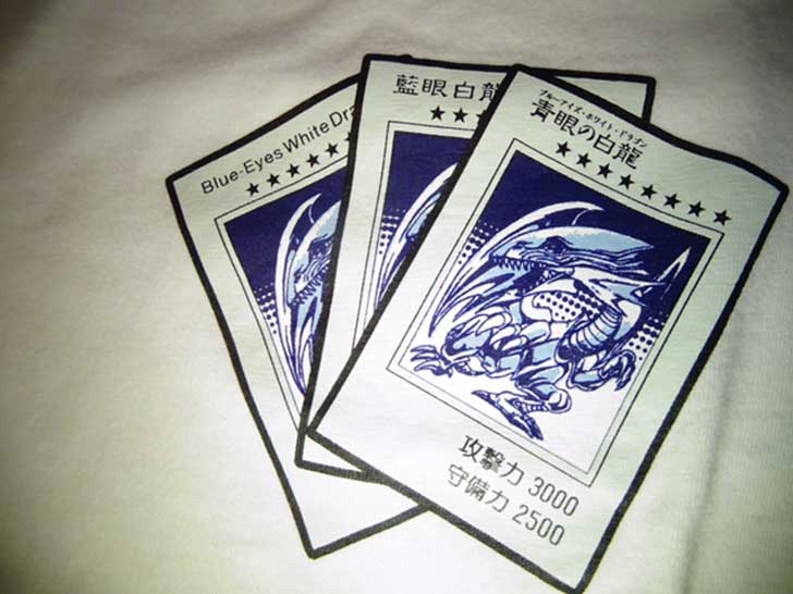 「週刊少年ジャンプ」×「ユニクロ」ジャンプUTから、『遊☆戯☆王』「青眼の白龍」Tシャツを買ってみた！
